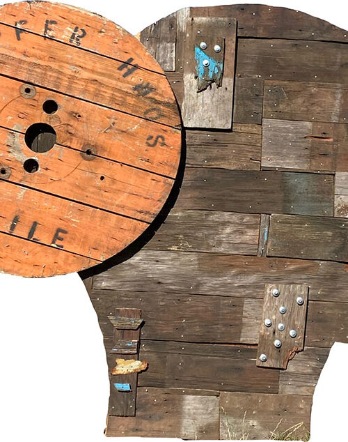 Voladora I, ayudante de los brujos, madera reciclada de botes chilotes, 154 x 130 x 40 cm, $1.850.000 + iva