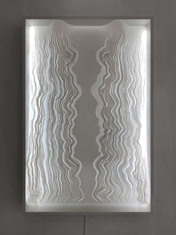 Solange-Heilekotter,-BACKLIGHT-XINO,-dibujo-y-recorte-manual-sobre-lamina-sintetica-en-caja-de-luz-led-125-x-85-cm-5950000-galeria-la-sala