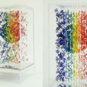 Maria-Elena-Naveillan,-Prisma-en-expansion,--caja-acrilica,-letras-recortada-a-mano-suspendida-en-hilo-seda,-26-x-44-cm,-6500USD-galeria-la-sala