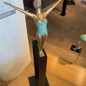 Ignacio Gana Happiness, bronce y base fierro, 160 cm alto, 7980000
