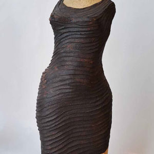 Maria-Eliana-Herrera,-Mujer-con-vestido,-ceramica-gres,-390000-galeria-la-sala