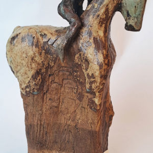 Maria-Eliana-Herrera-Jinete-III,-ceramica-gres-esmalt-ada,-30-x-7-x-13-cm-420000-galeria-la-sala