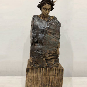 Maria-Eliana-Herrera,-Seire-Viajeros,-62-x-23-x-17-cm,-Ceramica-gres,-oxido-y-esmalte-galeria-de-arte-la-sala