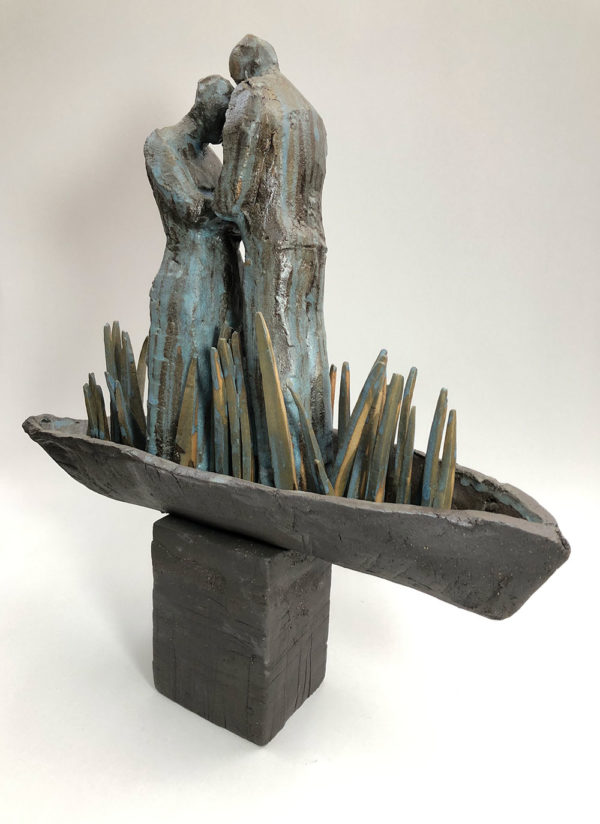 Maria-Eliana-Herrera-Serie-Exodo-IV-49-x44-x-12-cm-ceramica-gres,-esmalte-galeria-la-sala