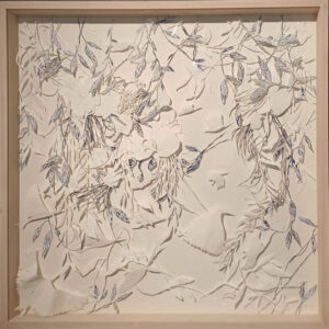 Tita-Hurtado-Enjambre-azul-Papel-gofrado-calado-acrilico-85-x-85-cm-895000-galeria-la-sala