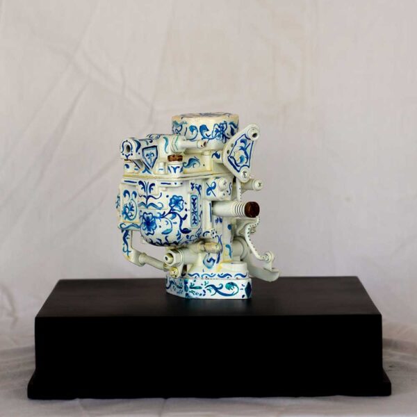 Felipe-Achondo,-Carburador-aluminio-esmalte-y-acrilico-26-x-26-x-27-cm-840000-galeria-arte-la-sala