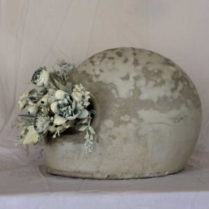 Felipe-Achondo,Pensamiento-2-concreto,-plastico-y-acrilico-40-x-40-x-28-cm-775000-galeria-arte-la-sala